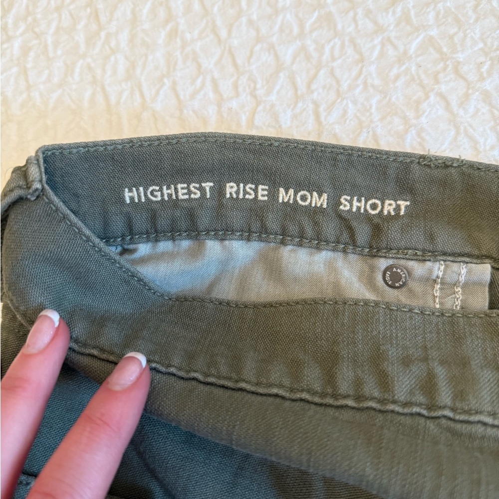 American Eagle High-Rise Distressed Shorts – Size 14 - Picture 8 of 14